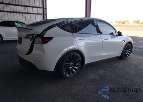 2022 Tesla Model Y Performance Dual Motor All-Wheel Drive z USA, uszkodzony, nr VIN 7SAYGDEF2NF350714